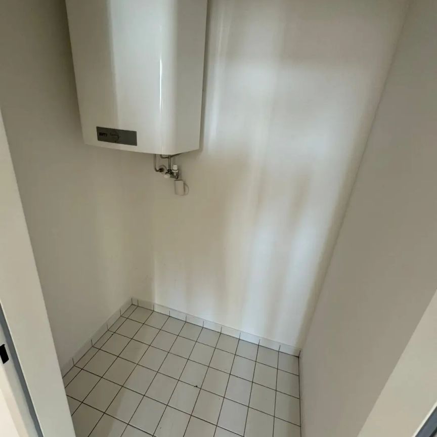 Sanierte Dachgeschosswohnung mit 3 Zimmern I Inklusive Badewanne - Foto 1
