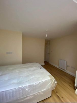 Room in a Shared House, Ballogie Avenue, NW10 - Photo 1