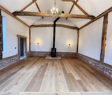 4 bedroom barn conversion to rent - Photo 1