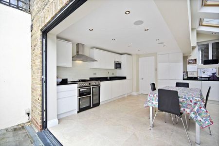 4 bedroom terraced house to rent - Photo 2