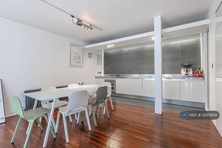 1 bedroom in a flat share to rent - Photo 5