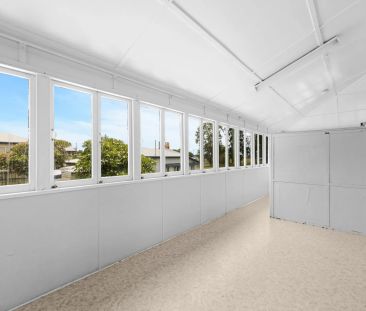 Beautiful family home on a spacious corner block. - Photo 5