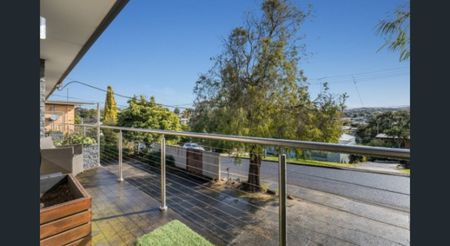 Spacious One Bedroom Unit - Photo 3