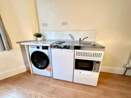 1 bedroom flat to rent - Photo 2