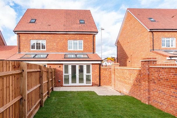 3 bedroom semi-detached house to rent - Photo 1