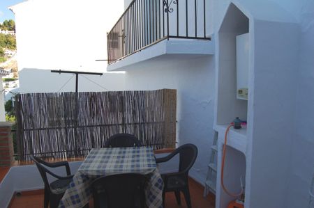 Townhouse For Long Term Rental In Frigiliana - Photo 3