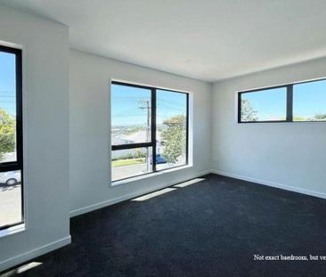 Stylish & Modern 2-Bedroom Townhouse - Prime Location! - Photo 3