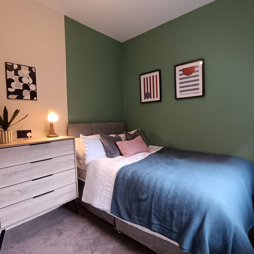 Room 4 - Photo 1