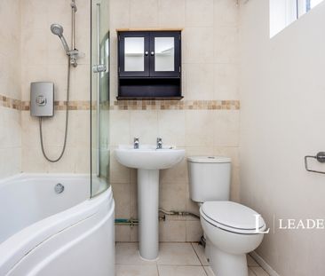 3 bedroom house to rent Cline Road, Guildford, GU1 - Photo 3