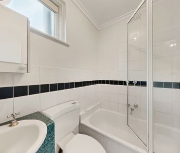 Easy Living in the Heart of Essendon – Water & Power Included - Photo 5