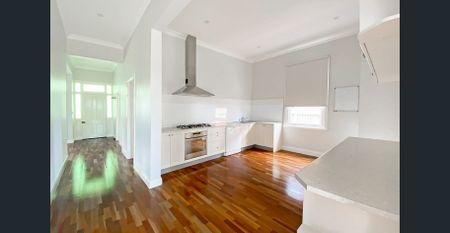 CHARACTER HOME - Photo 3