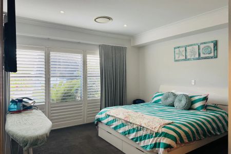 Executive Coastal Retreat with Private Jetty on the Marina - Photo 2