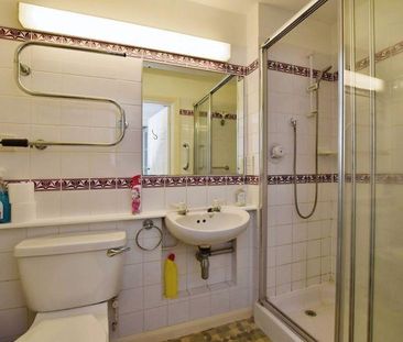 2 bedroom retirement property to rent - Photo 6