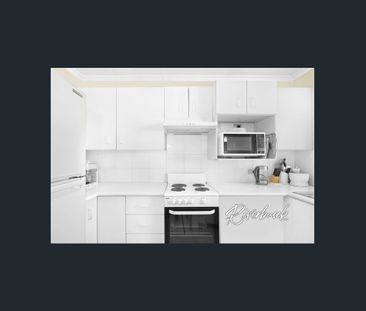 Townhouse In A Prime Location - Photo 4