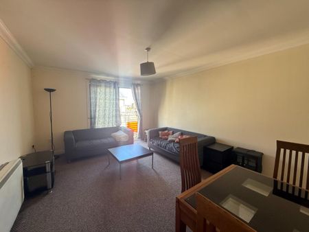 2 bedroom flat to rent - Photo 2