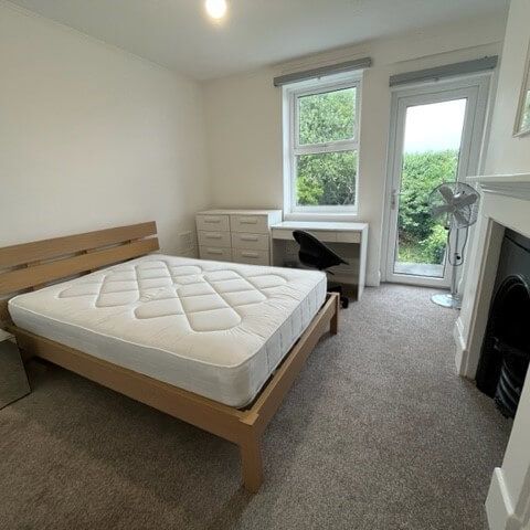 2 Bedroom | 24 Clifton Street, PL4 8JA - Photo 1