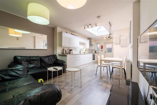 5 bedroom house to rent - Photo 1