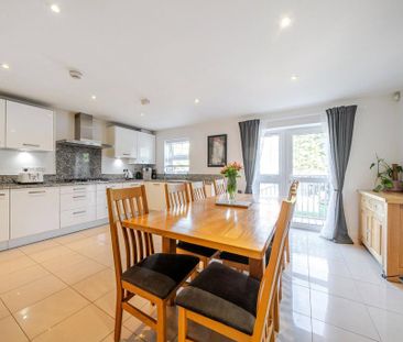 4 bedroom end of terrace house to rent - Photo 5