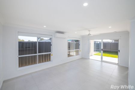 4 BEDROOM HOME IN QUIET STREET!! - Photo 4