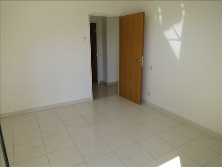 Location Appartement 4 pièces 122m² - Photo 3