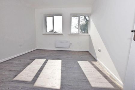 2 bedroom maisonette to rent - Photo 2
