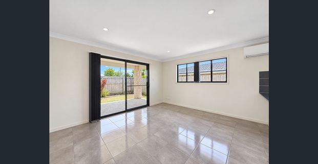 Modern, Spacious Family Home located in Pimpama - Photo 1