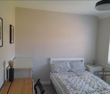 1 bedroom in a house share to rent - Photo 2