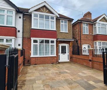 Taunton Avenue, Hounslow, TW3 - Photo 2