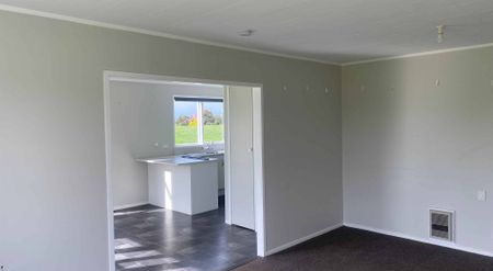 Three Bedroom Country Living Between Feilding & Palmerston North - Photo 2