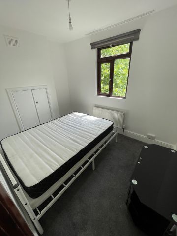 2 Bed Flat, Foyle Road, N17 - Photo 2