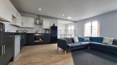 1 bedroom in a flat share to rent - Photo 3