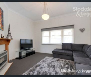 Stylish 2 Bed Home! - Photo 4