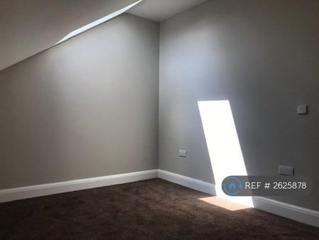 5 bedroom semi-detached house to rent - Photo 3