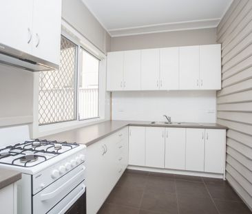 Cute 3 Bedroom House - Photo 3