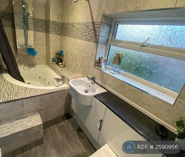 3 bedroom semi-detached house to rent - Photo 4