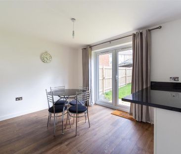 4 bedroom detached house to rent - Photo 2