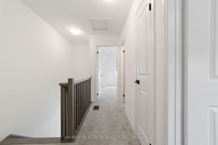 Townhouse For Lease | S8127802 - Photo 4