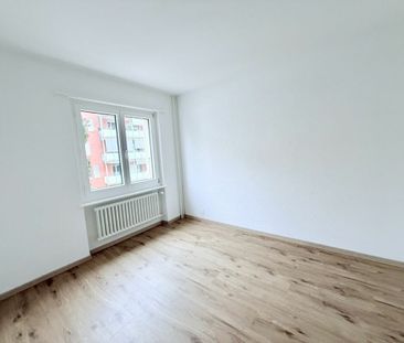 VUE SUR LE LAC ET QUARTIER PAISIBLE : VOTRE NOUVEAU 3.0 PIÈCES RÉNOVÉ - Foto 3