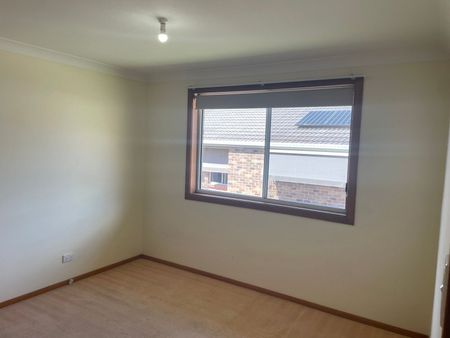 COZY FAMILY HOME ON SOUTH ARMIDALE - Photo 3