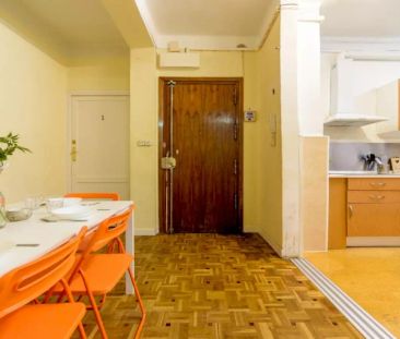 Room in a shared 8-bedroom apartment for rent in Arapiles, perfect for students - Photo 3