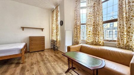 2 bedroom flat to rent - Photo 2