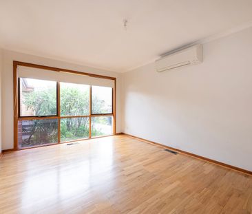 Charming two-bedroom villa unit in a convenient location - Photo 2
