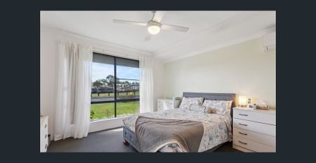 11 Roma Vista, Ellenbrook WA 6069 Spacious Family Home in a Quiet and Convenient Location - Photo 2