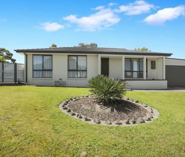 Refreshed 4-Bedroom Family Home in Quiet Court Location - Photo 2