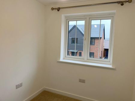 4 bedroom semi-detached house to rent - Photo 3