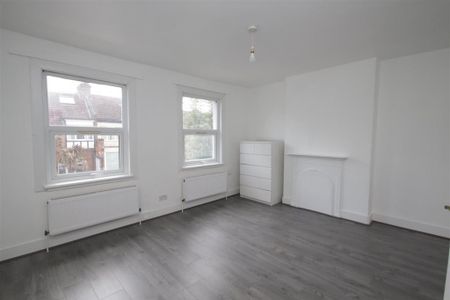 2 bedroom end of terrace house to rent - Photo 4