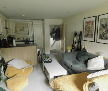 Waghorn Terrace, Hawkhurst, Kent - £1,050pcm - Photo 2