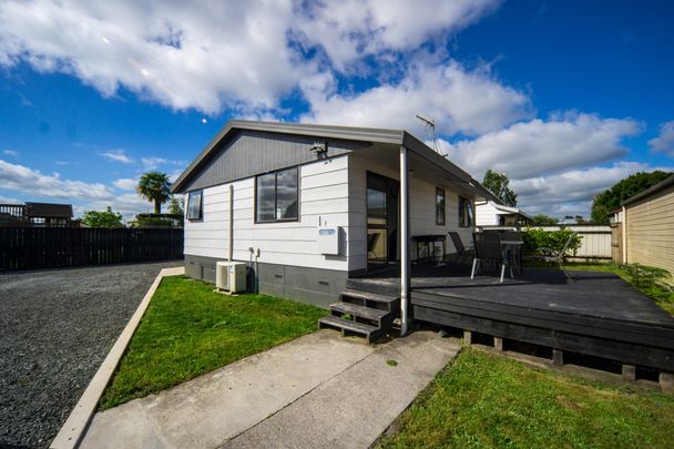 Stunningly Renovated 3-Bedroom Home - A Modern Retreat! - Photo 1