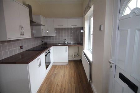 2 bedroom terraced house to rent - Photo 4
