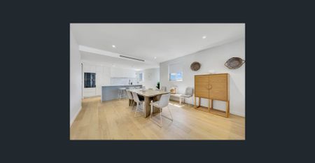 THE PENTHOUSE + FULLY FURNISHED! - Photo 2